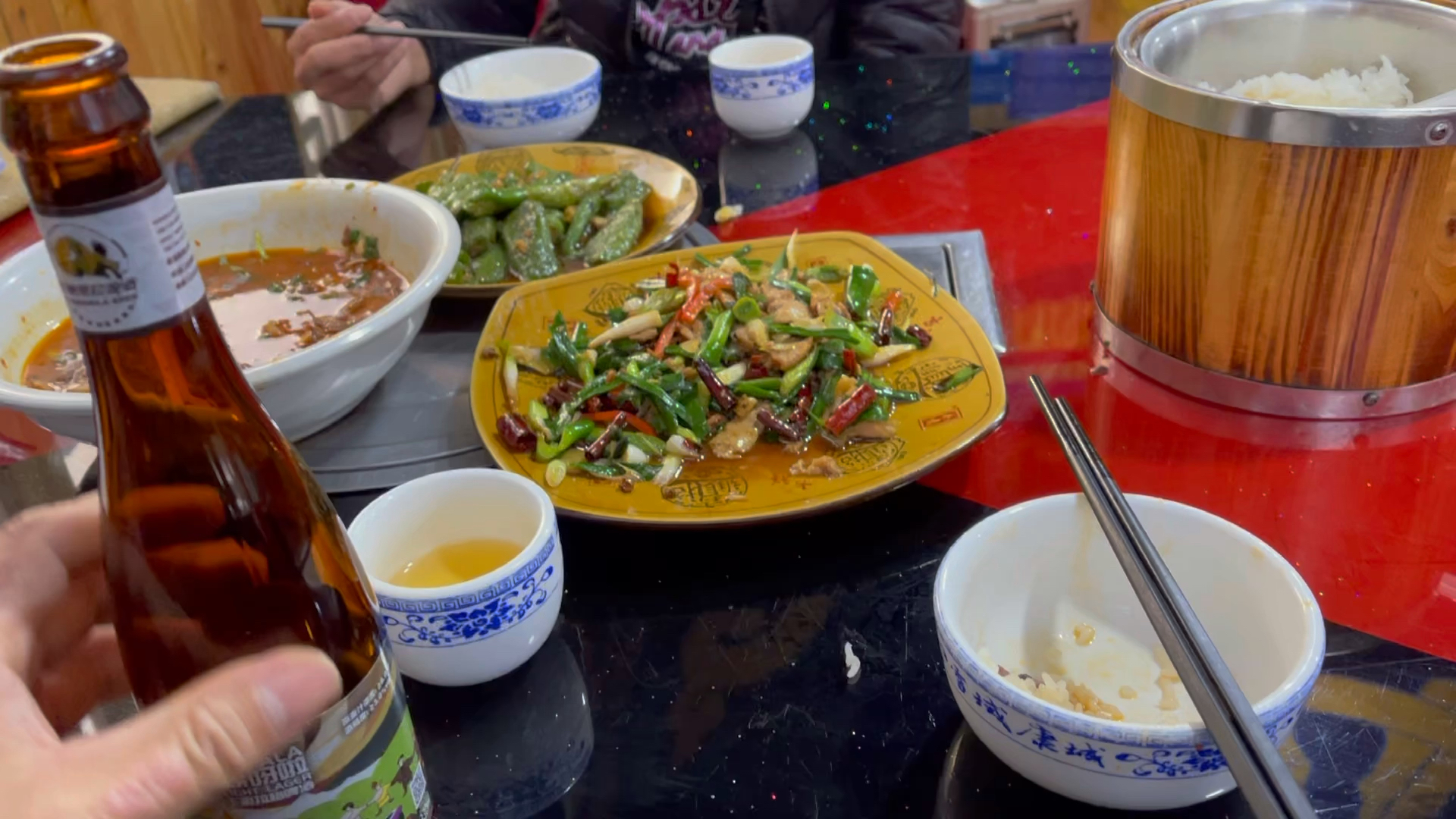 春节期间在香格里拉找个饭店吃饭实属不易-全民小视频