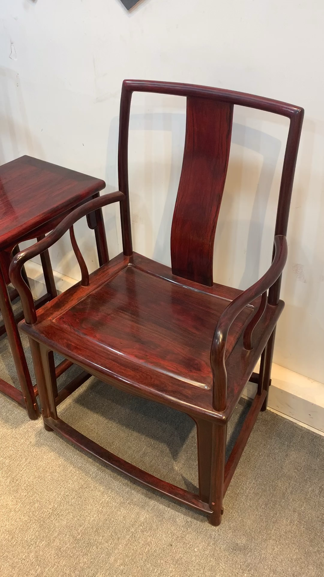 我要上热门#能换五百块钱和锦旗的紫檀扇形南宫椅,你觉得是赚了还是