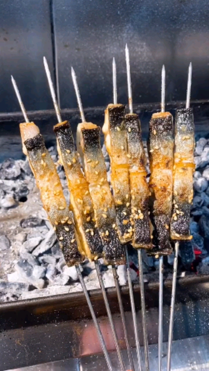 东北烧烤啥都能烤#东北烤鱼串