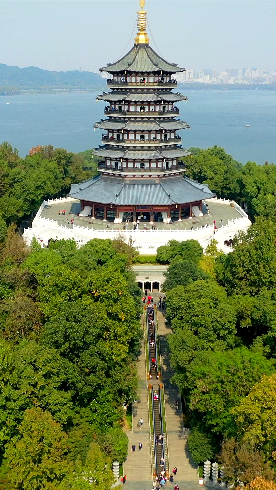 杭州雷峰塔,原名,皇妃塔,始建于公元977年,倒塌1924年,重建2002年!