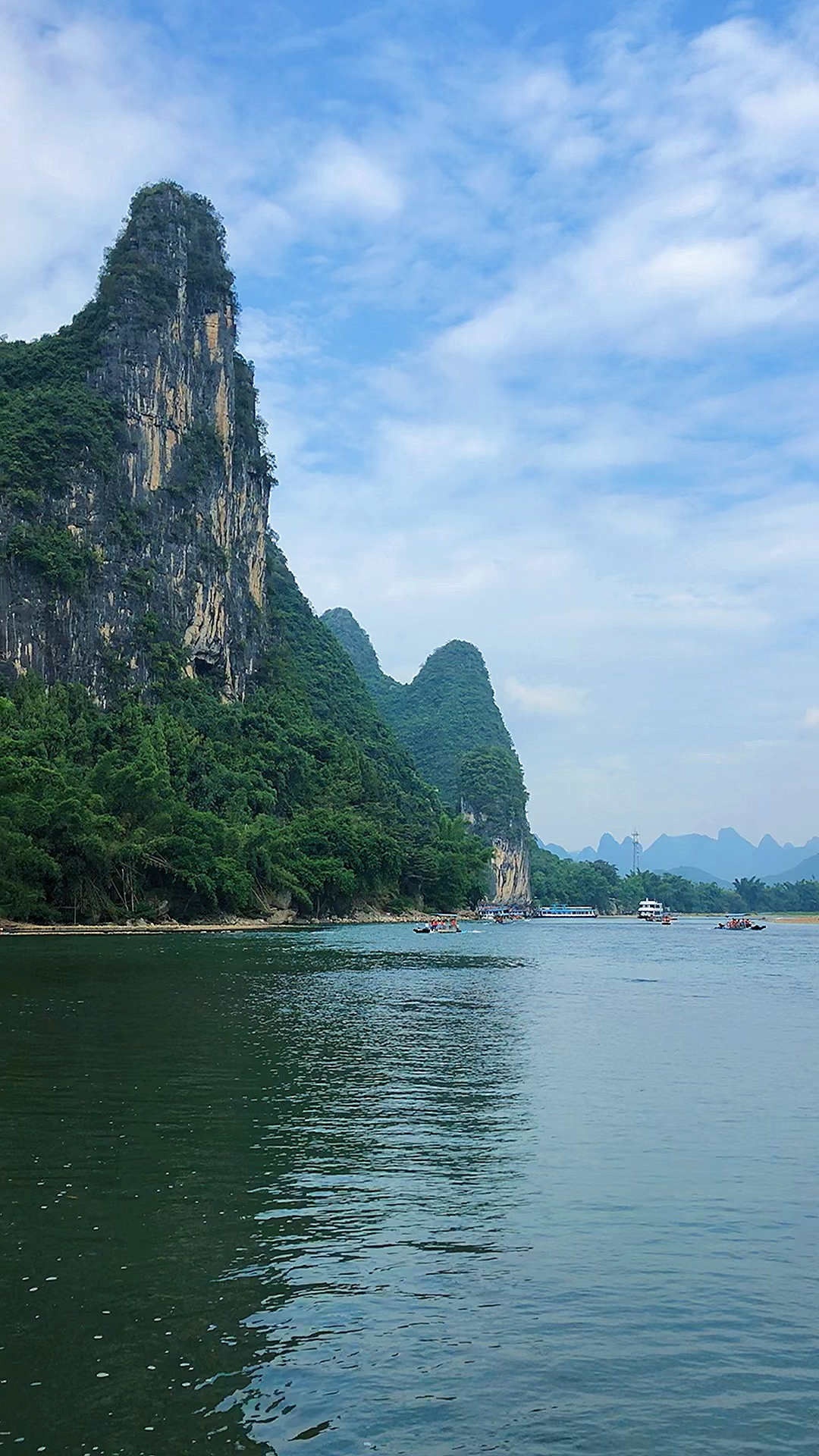 寄情山水间,凡尘了自然.