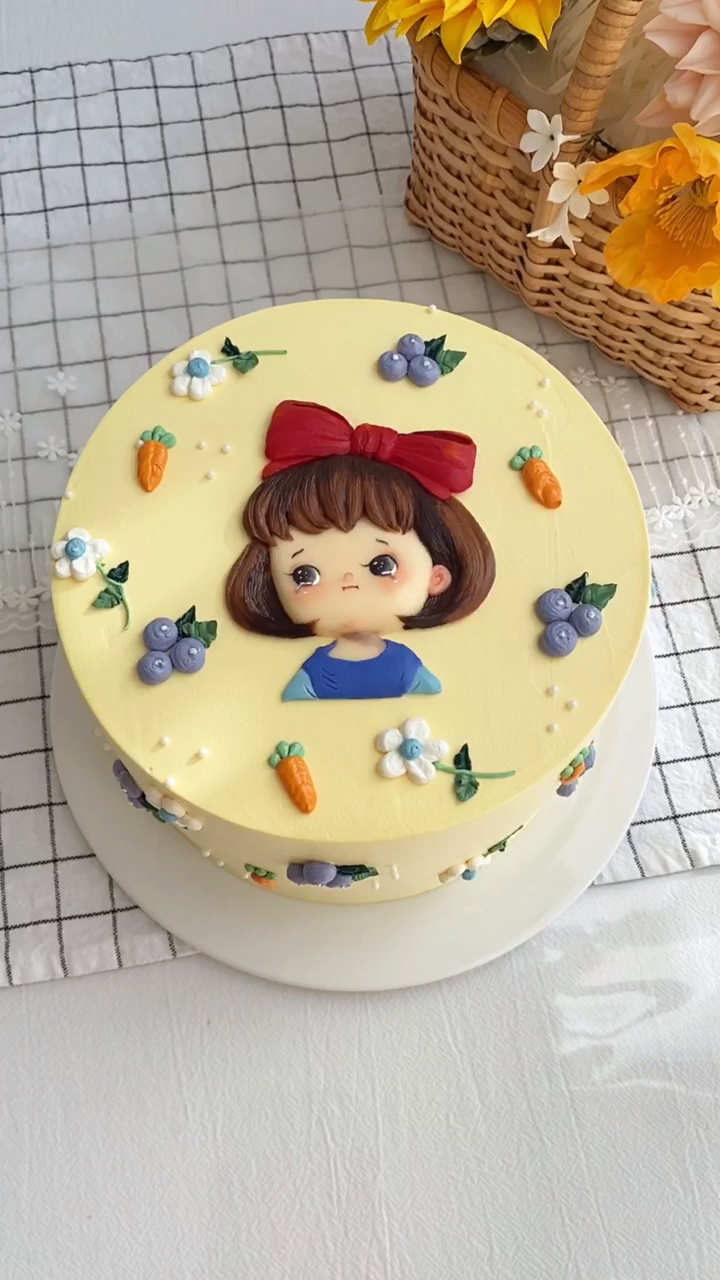 奶油霜手绘蛋糕##奶油霜浮雕手绘蛋糕#萌宝#小女孩#小蓝莓
