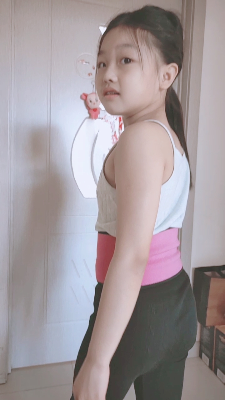 昕宝舞蹈基本功#每日都坚持练功.既然喜欢就坚持下去!