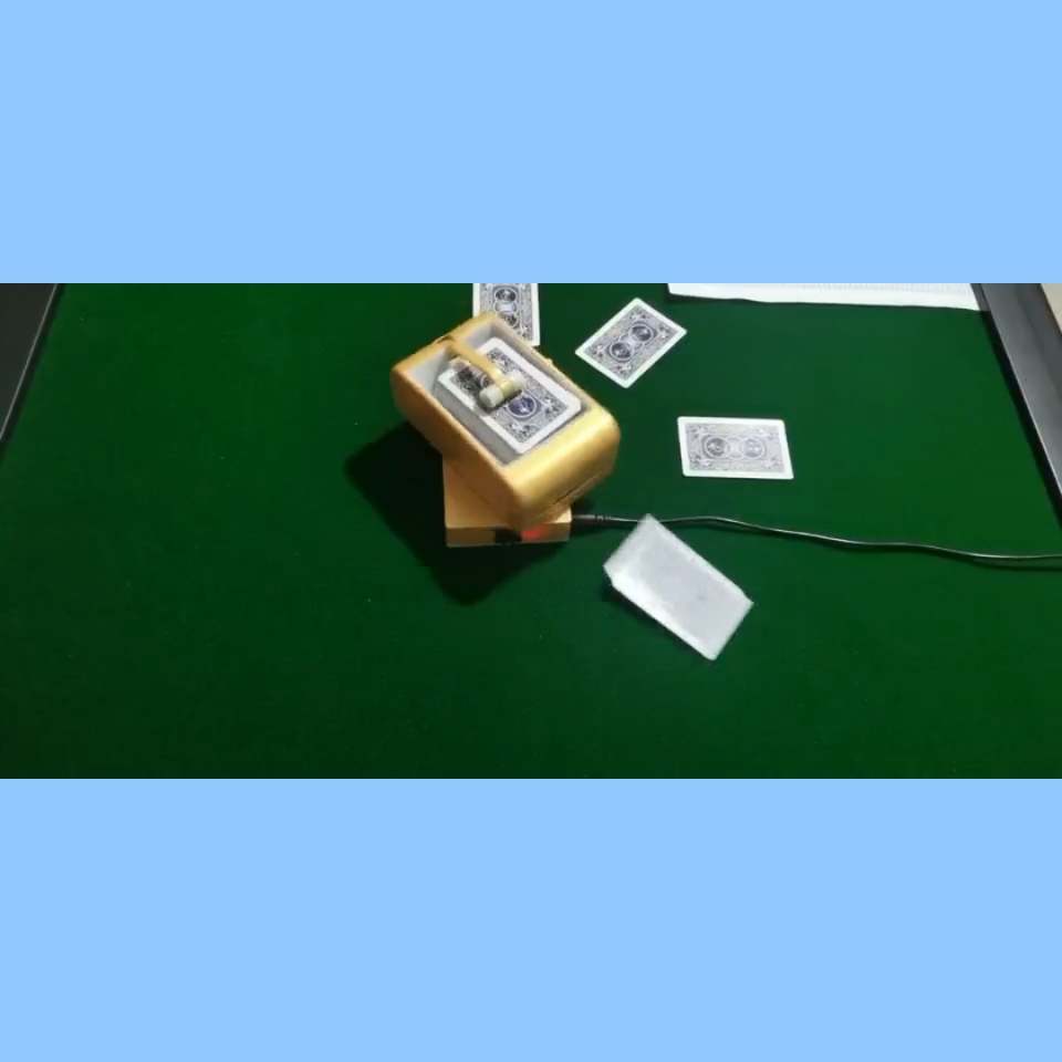 全民最牛手艺人#财哥便携式自动发牌机,打牌轻松,玩的更开心.