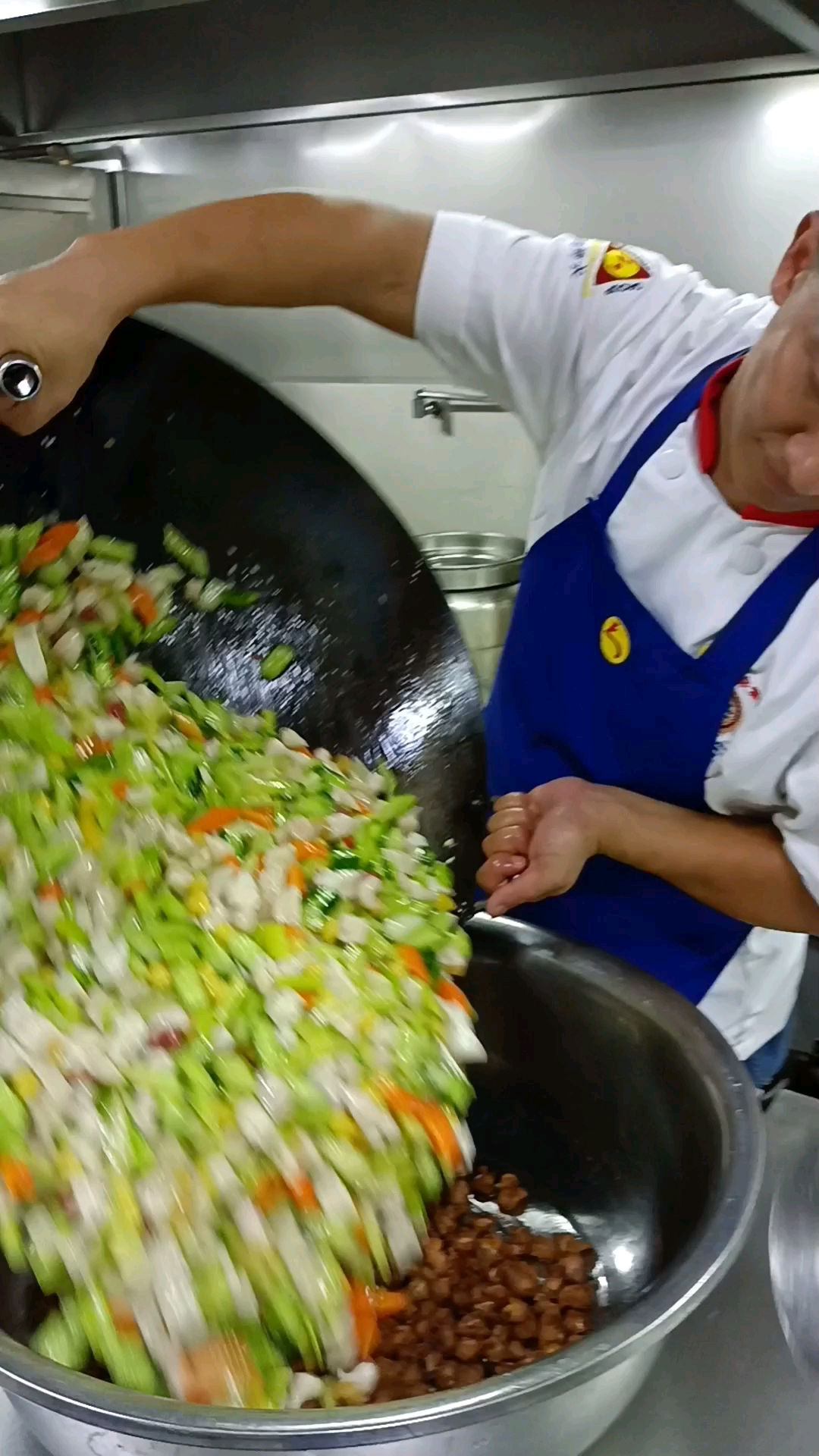 酒店大锅菜是这样炒的