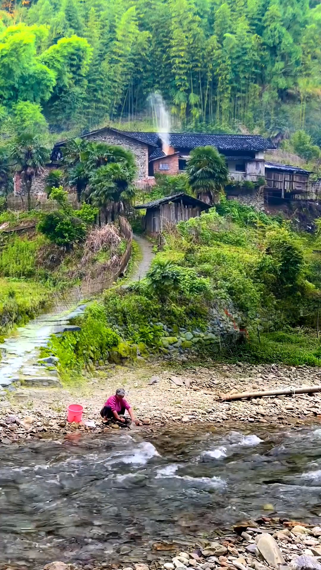 大山深处有人家,依山傍水远繁华,无为不做俗尘事,轻煮岁月慢煮茶!
