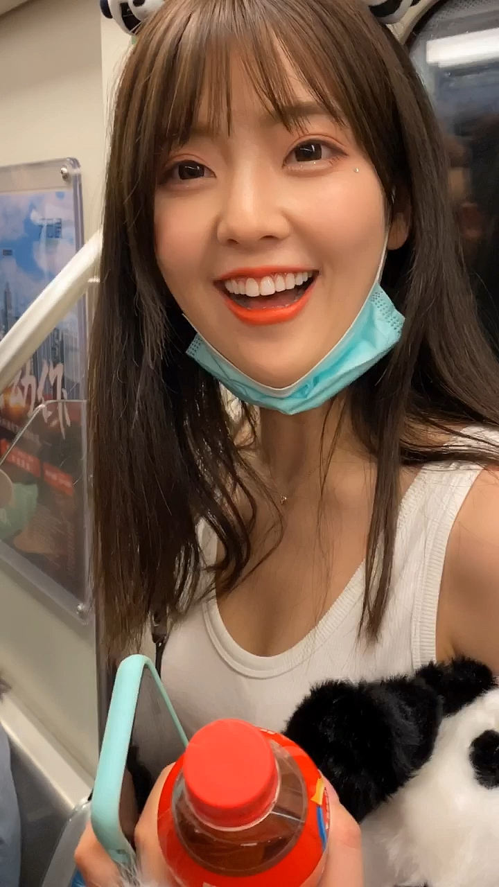 小姐姐一脸无辜的说东西不是她掉的