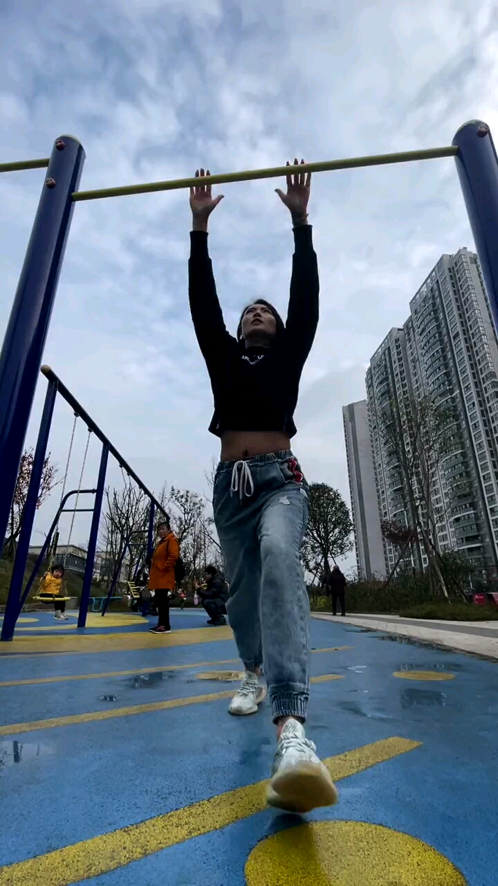 雪焱#健身卡到期了,出来活动活动.-全民小视频