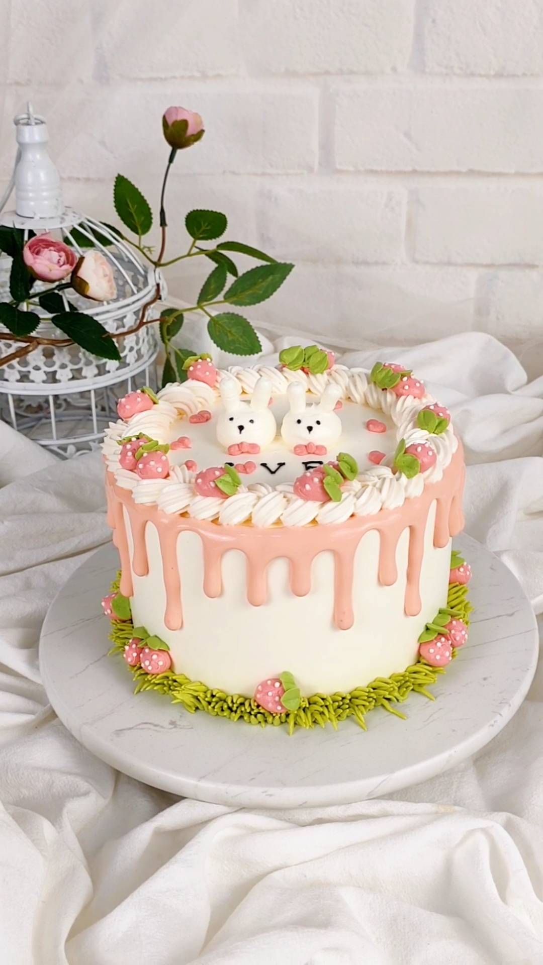 记录生活#可爱的草莓兔子奶油蛋糕