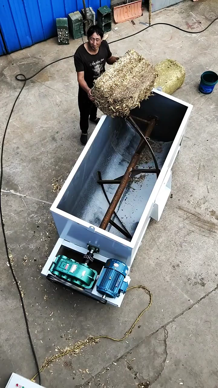 牛羊草搅拌机牛羊草料搅拌机