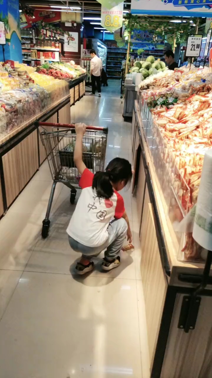 女儿弯腰的那一瞬间,我感动了