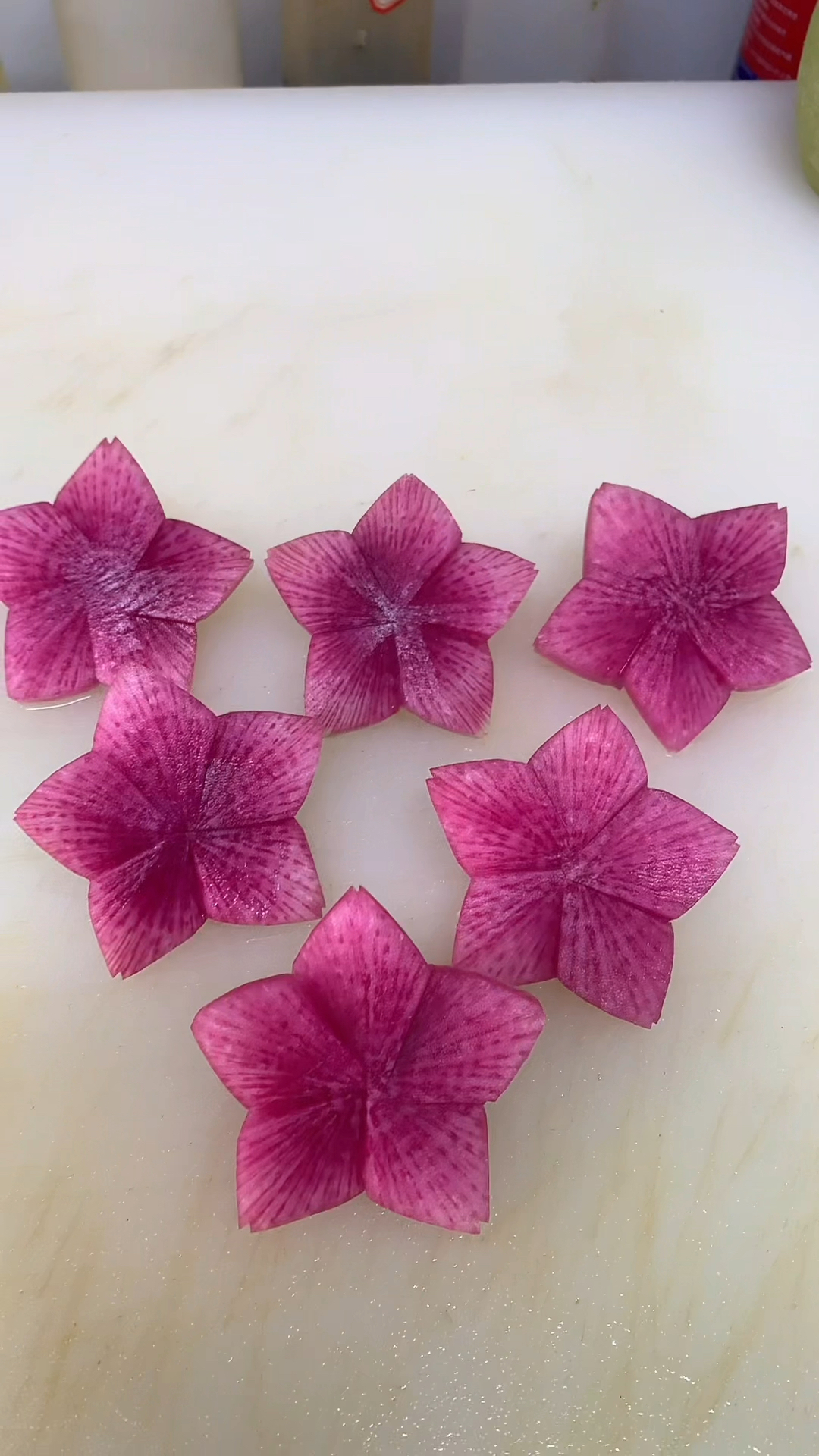 雕刻萝卜小花花教程大家看看这个手法怎么样