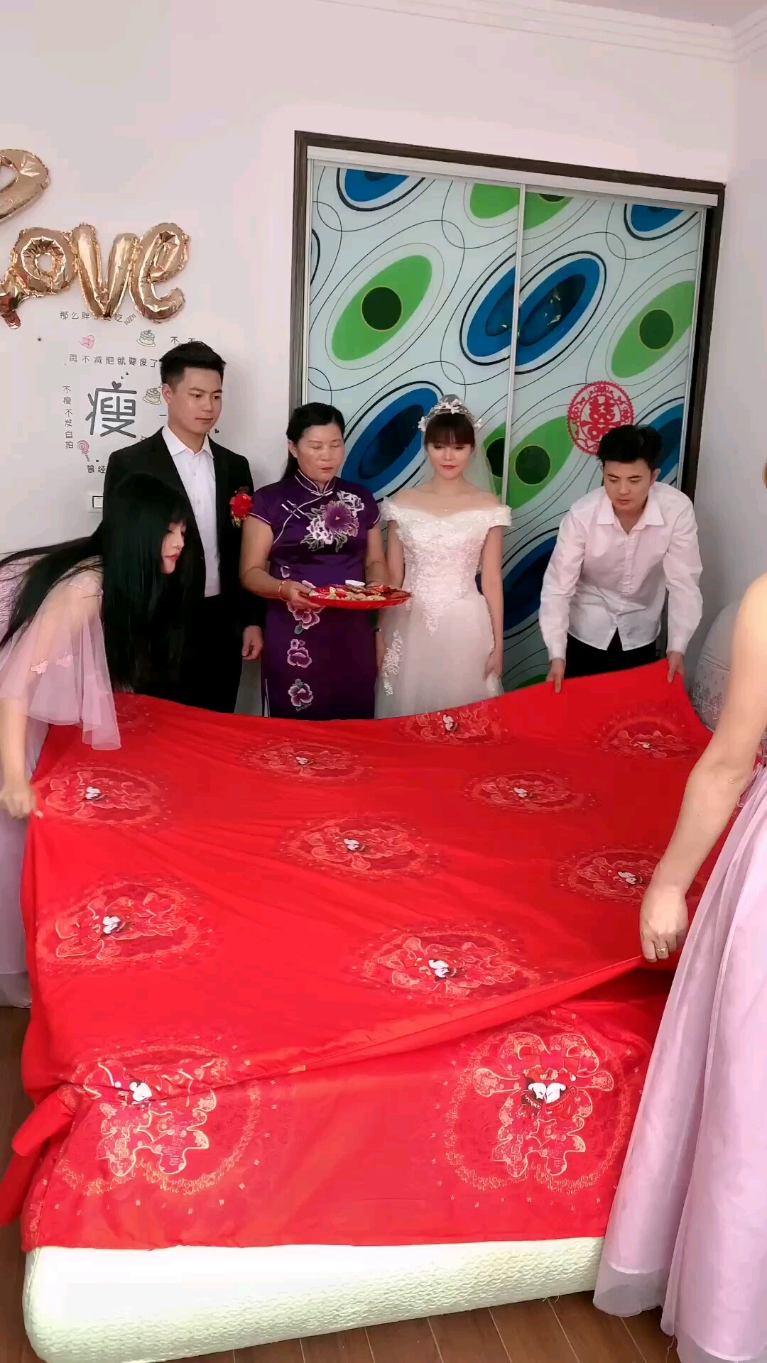 中国传统习俗结婚铺床也是有讲究的准备结婚的可以进来学学