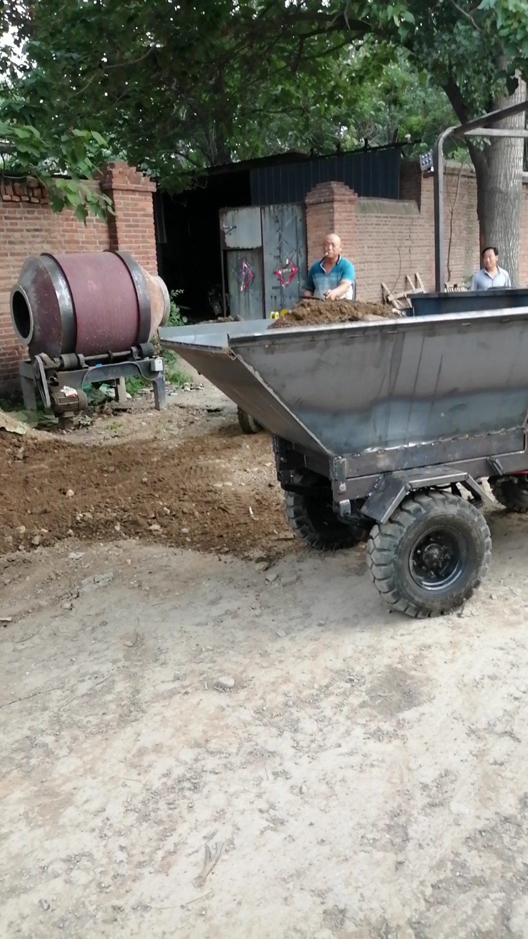 开四驱电动铲车的光头强