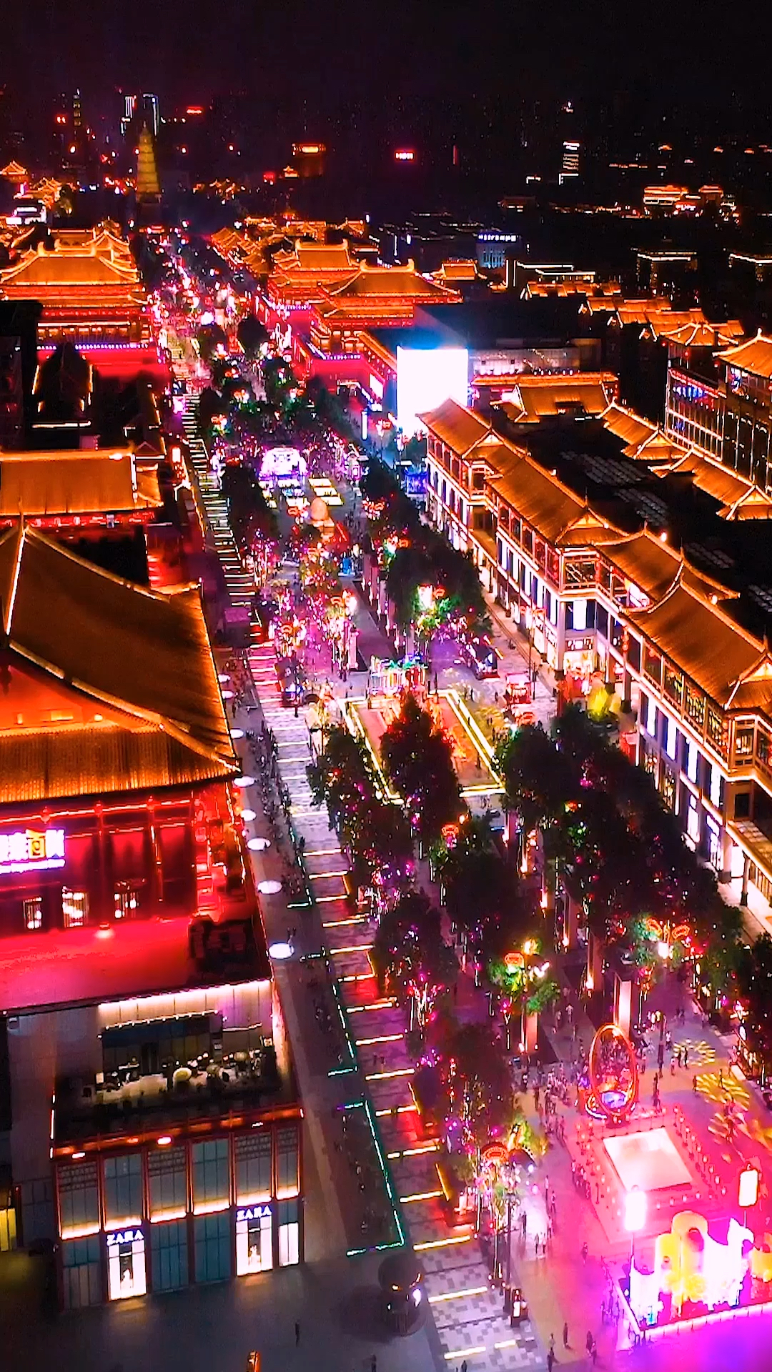 西安大唐不夜城,真正的金碧辉煌,夜景美轮美奂