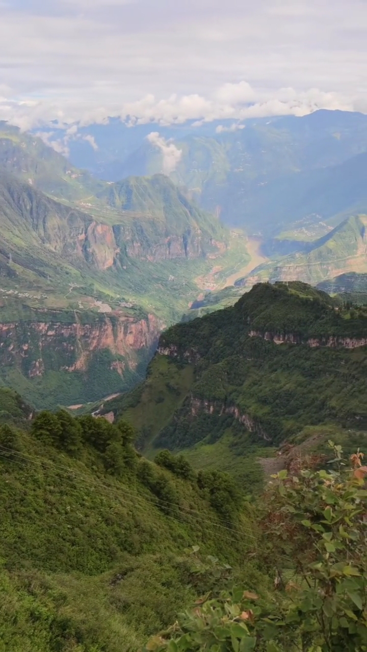这里是四川凉山,一个山卡卡的地方,震撼心灵的自然景观!