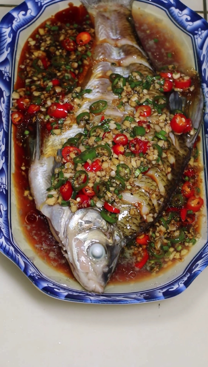 清蒸鳊鱼#家常菜清蒸鳊鱼安逸得板