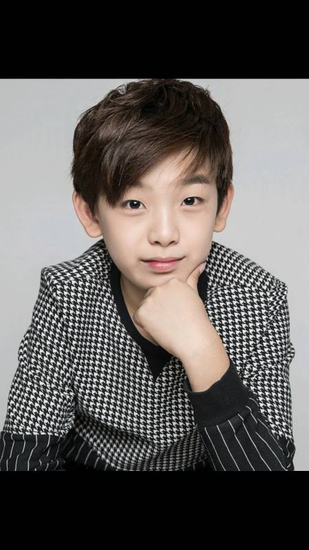 明星娱乐童星黄天崎长大了17岁身高超180cm颜值跟小时候差距大