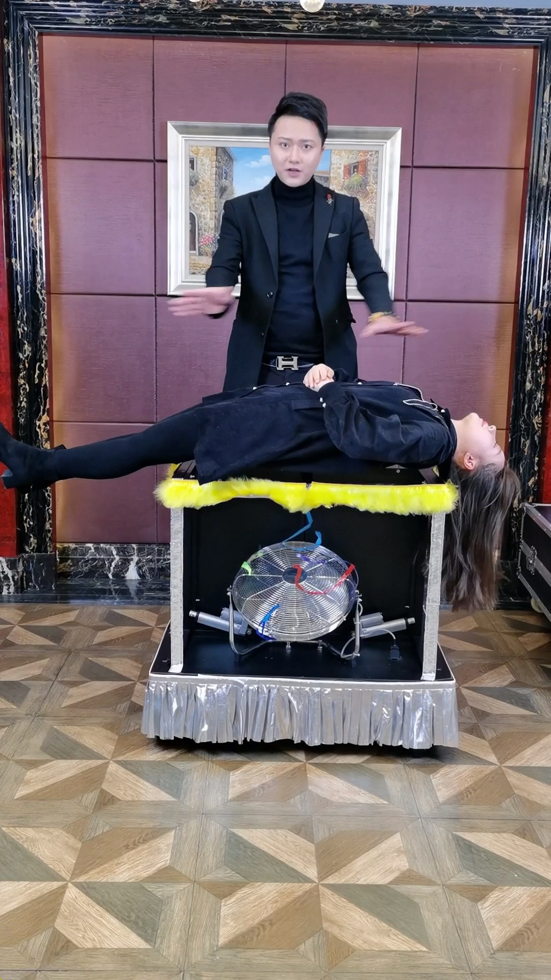 魔术师林剑伟#你看这样的漂浮术吗?