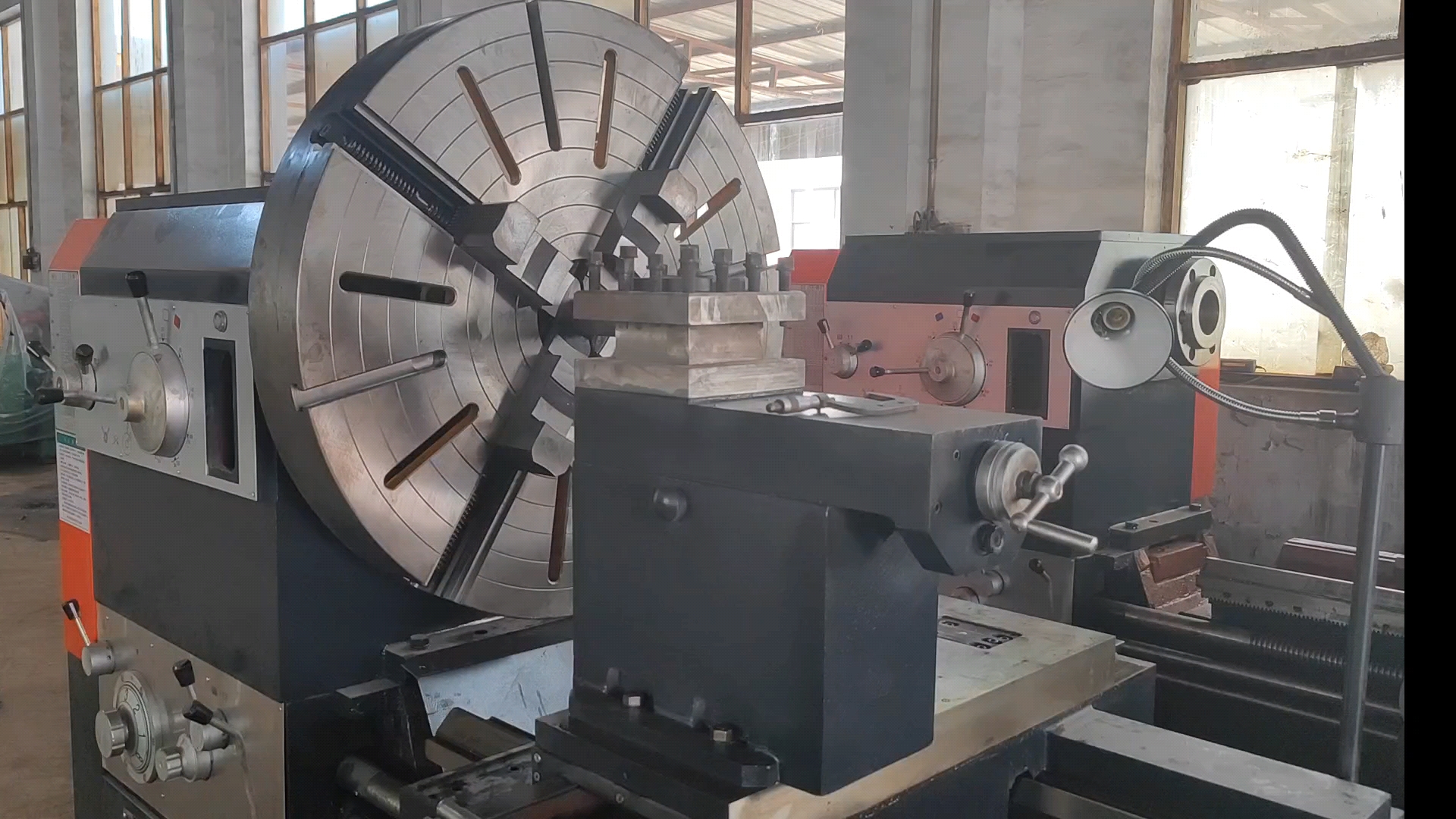 破壳计划大型卧式普通车床加工中车间普通卧式机床