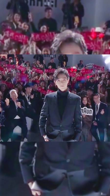 肖战#本来已经离开的肖战突然返回,与现场的粉丝小飞侠合影留念号暖