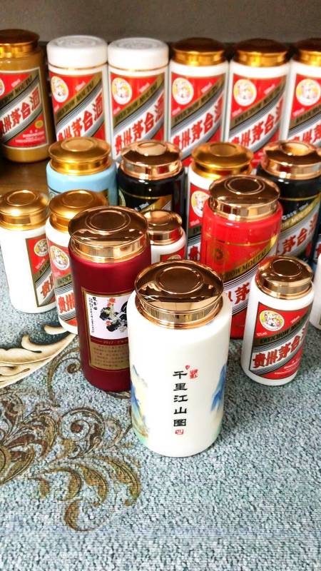 开封的朋友寄来的废旧茅台瓶已经加工成茶叶罐,太赞了-度小视