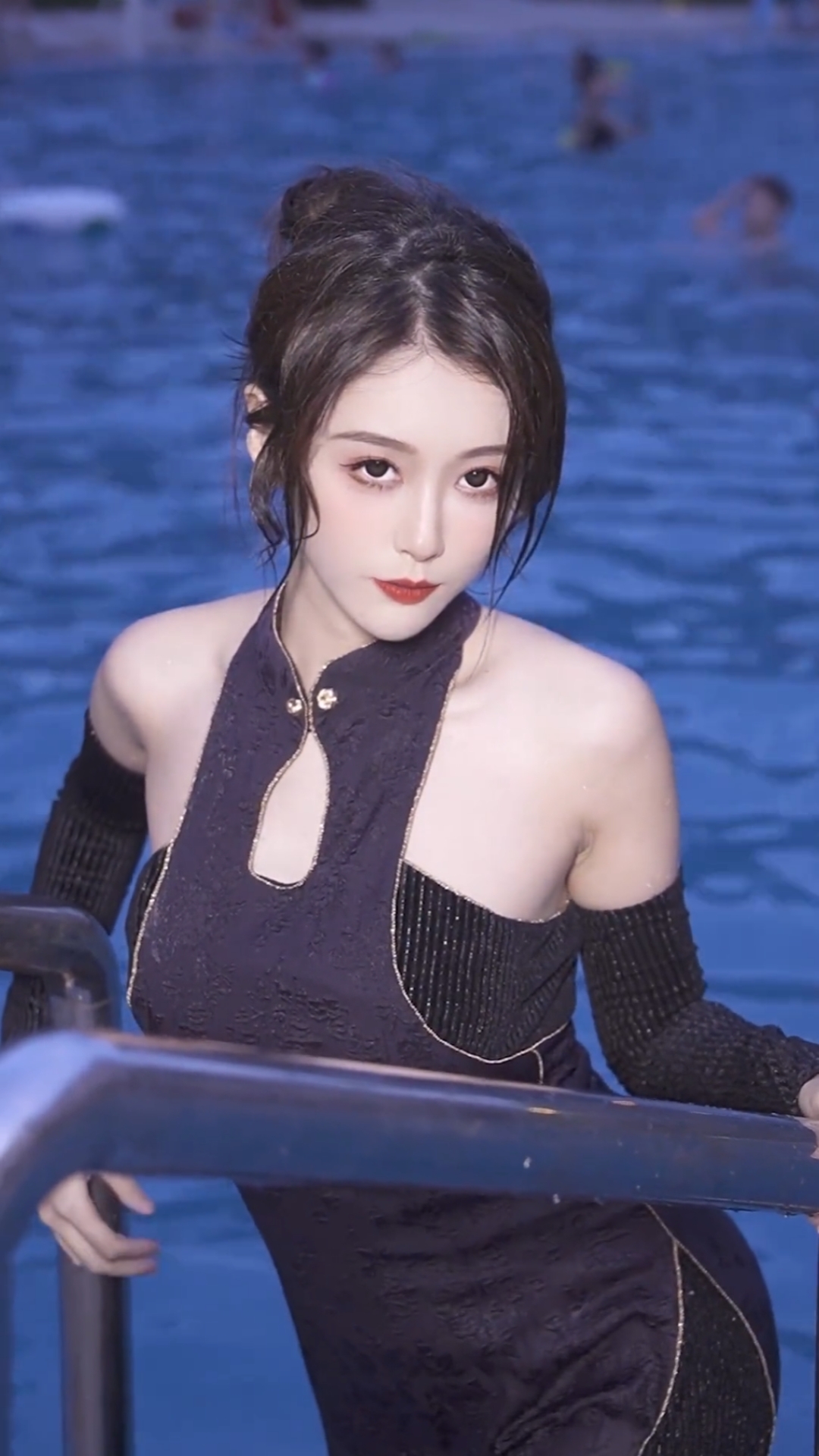 泳装美女秀#请用一句话来形容你对游泳的热爱.-度小视