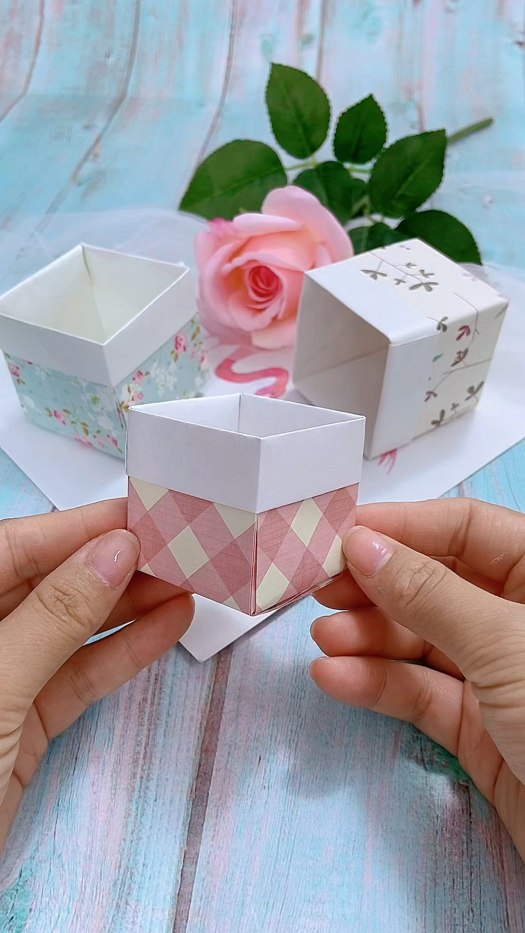 手工折纸#教你一张纸做个好看又实用的收纳盒!