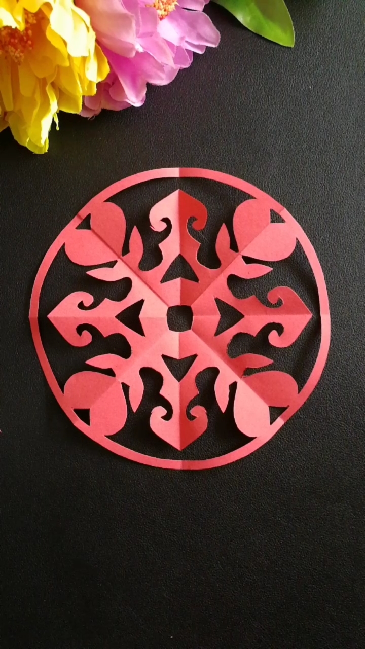 剪纸#手工剪纸四角剪窗花.