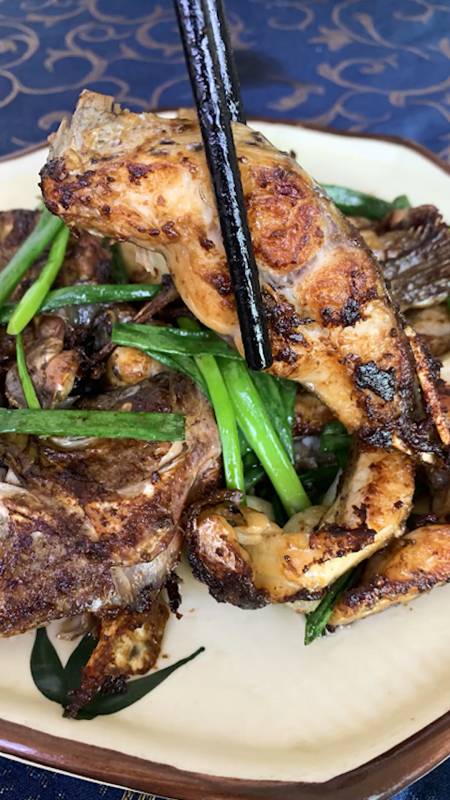 美食看中国#煎焗福寿鱼,美味-度小视