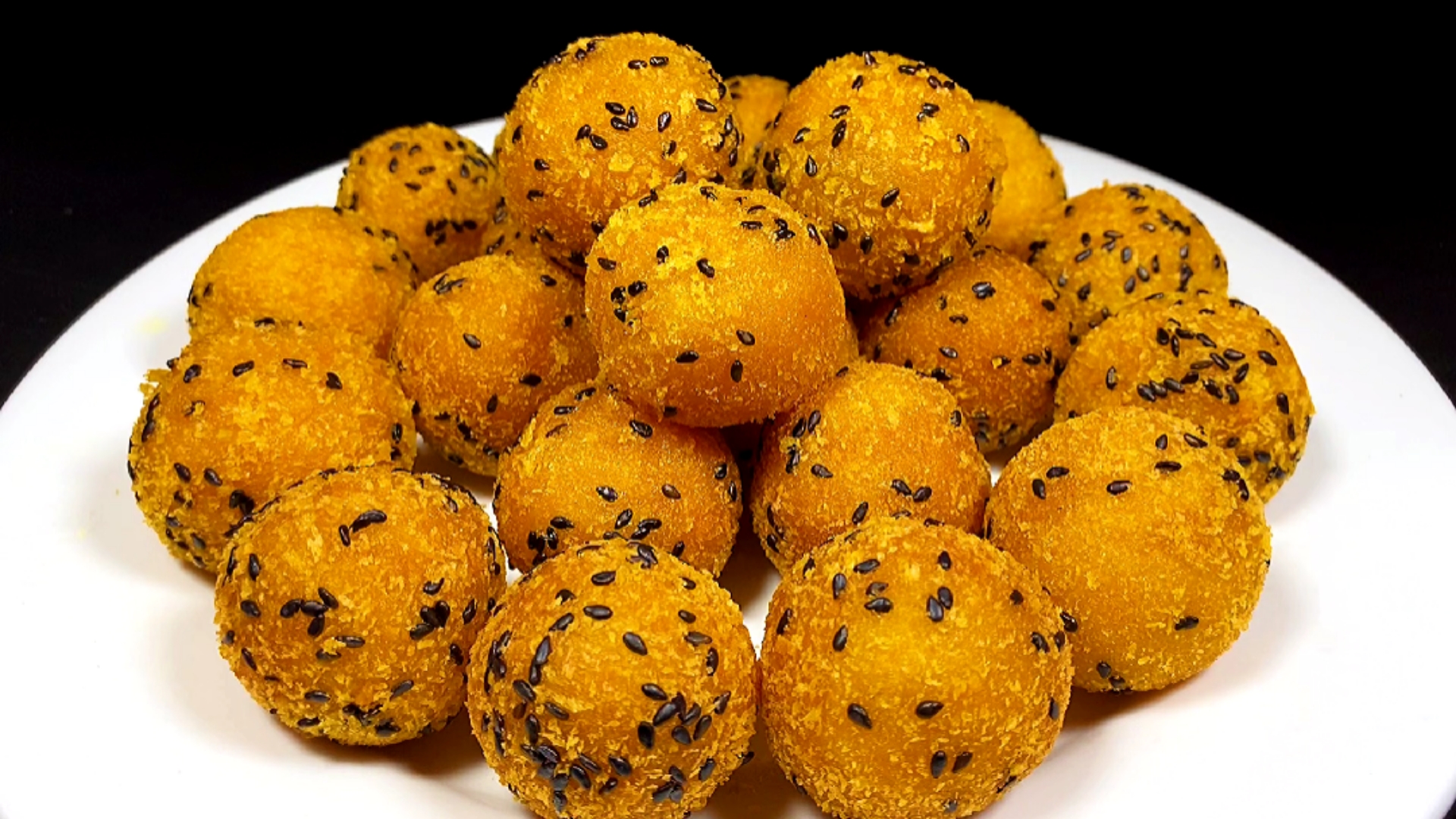 美食#包上豆沙馅的黑芝麻南瓜丸子,外酥里糯豆沙香甜,真的是太好吃了