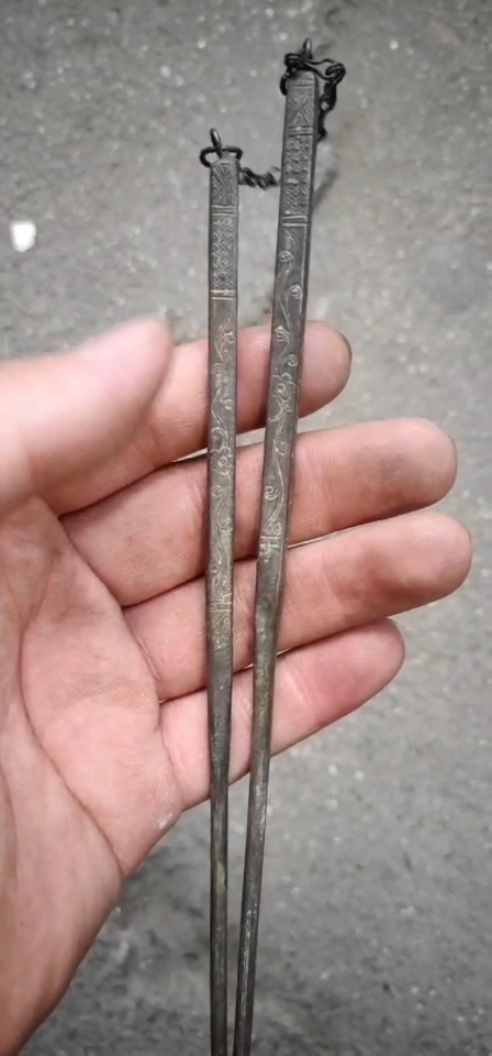 慈禧太后专门尝菜的刻花银筷子