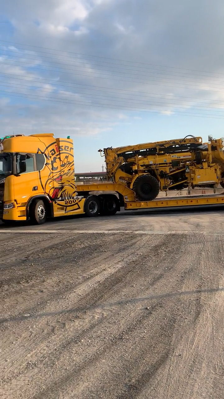 实拍日本工地的大卡车