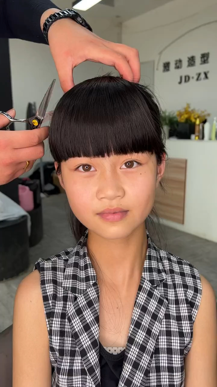 我是发型师#小女孩剪完这款防早恋发型后回家亲爹都不认识了!