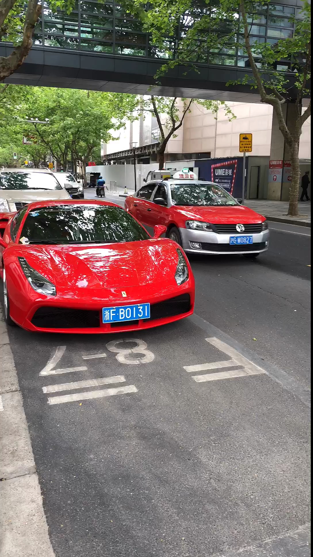 当法拉利遇上出租车,同样是红色,为什么差距这么大