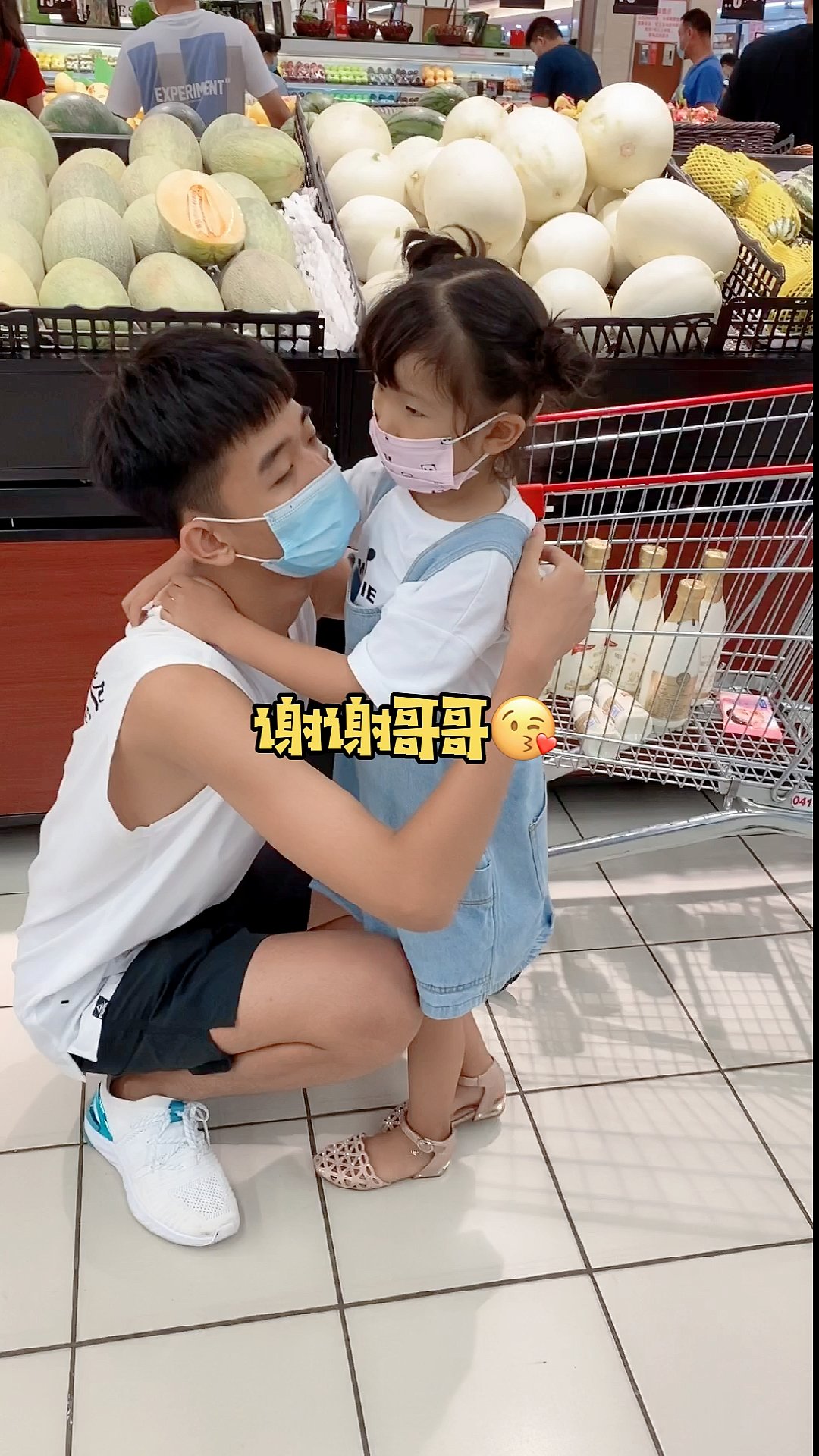 相差12岁的兄妹情深#上厕所回来看到这一幕太暖心了,妹妹流鼻血了