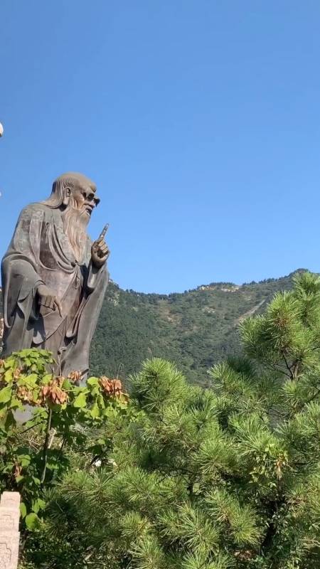 旅行来看看感受一下世界最大的道教祖师老子的铜像吧位于青岛崂山