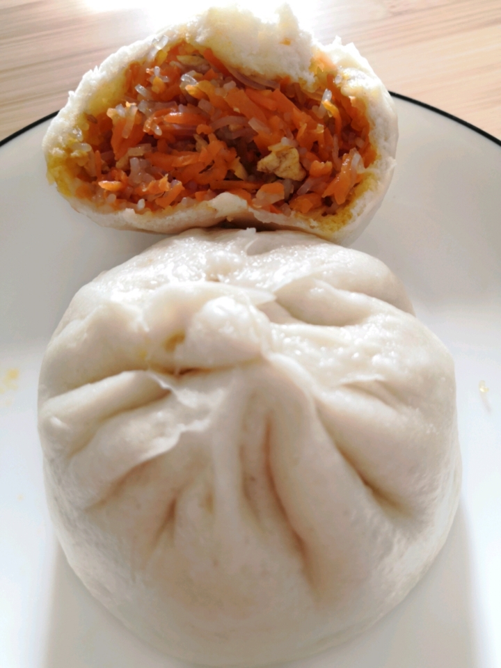 自制美食#胡萝卜粉丝馅大包子