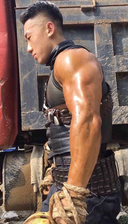 健身全网最强麒麟臂中国最强硬汉力量终结者哥斯拉爆发