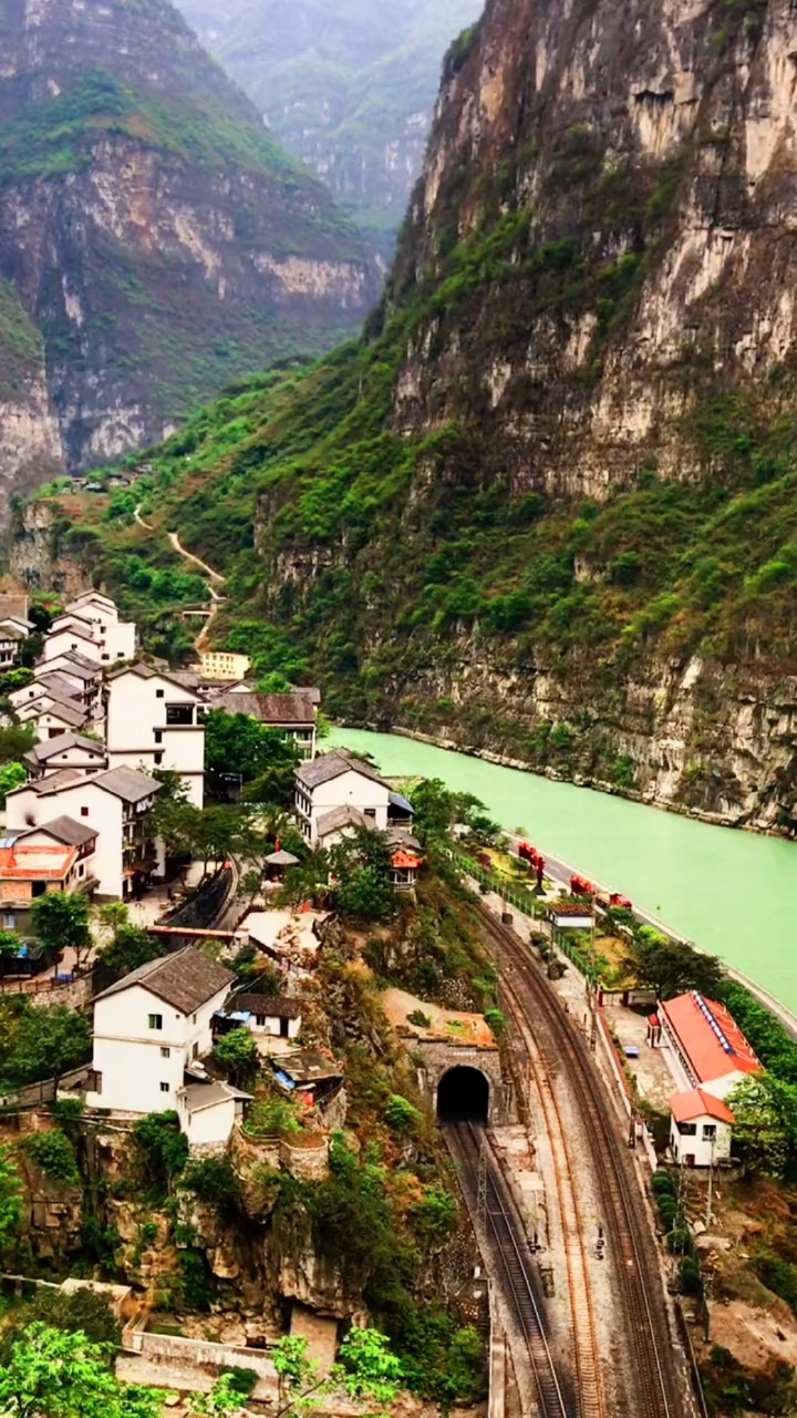 五一出游记#四川省乐山市金口河区胜乡村关村坝车站!手机摄影