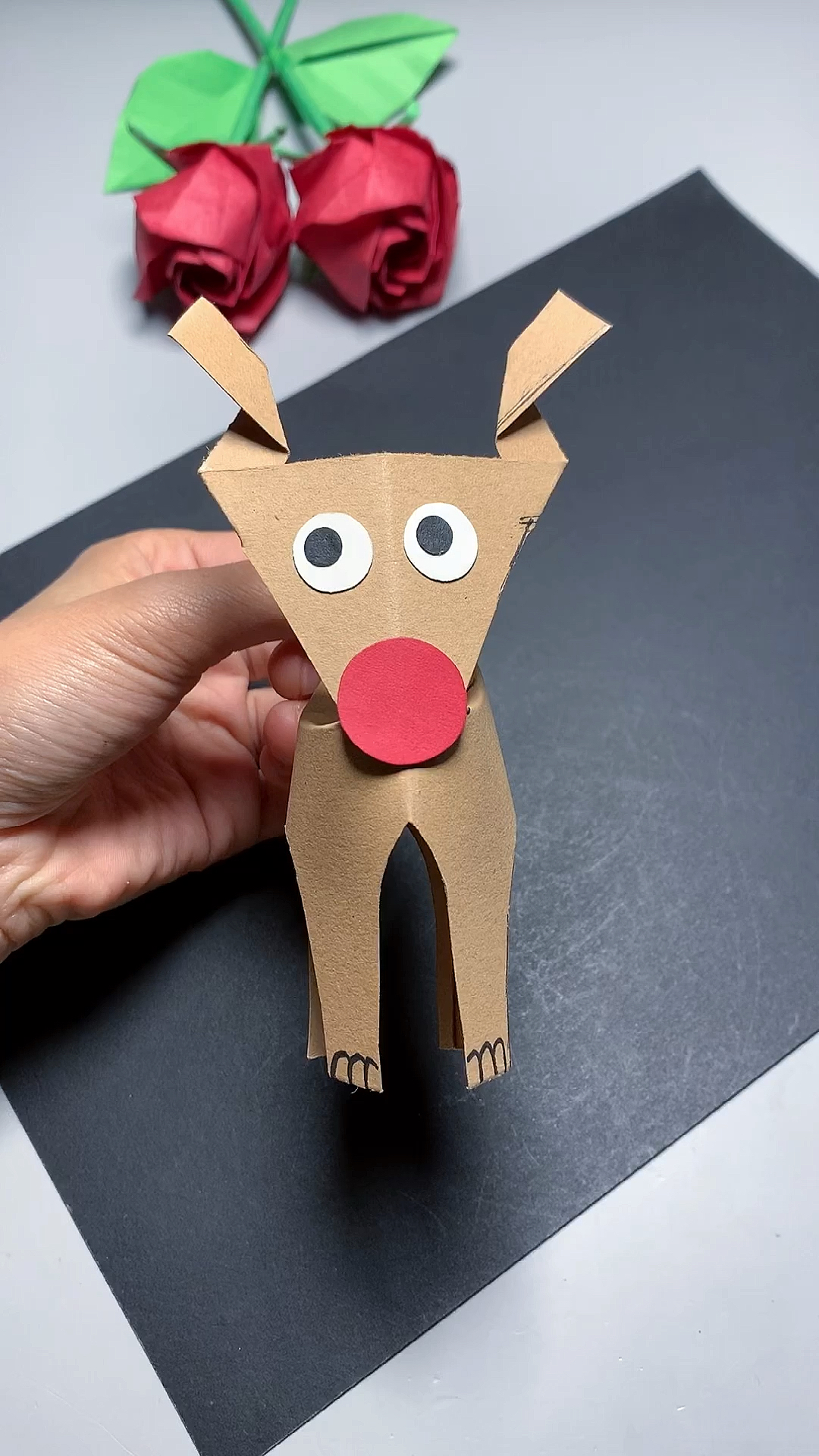 用纸筒制作圣诞节小麋鹿,幼儿园创意手工-度小视