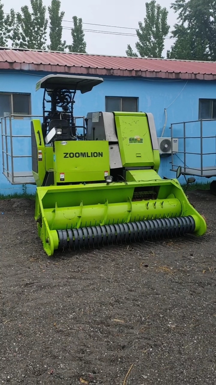 自走式中联重科捡拾打捆机
