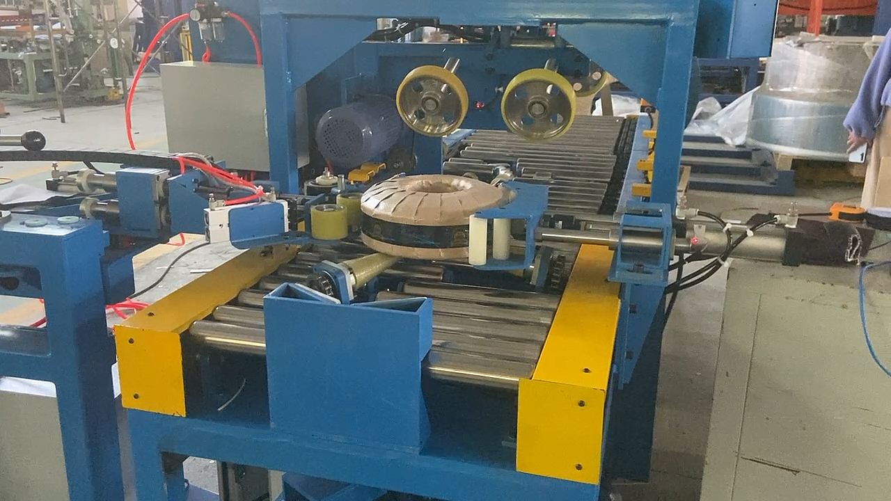 环周胶纸机构,可对于环体进行logo胶带的粘贴作业,自动胶带机.-度小视