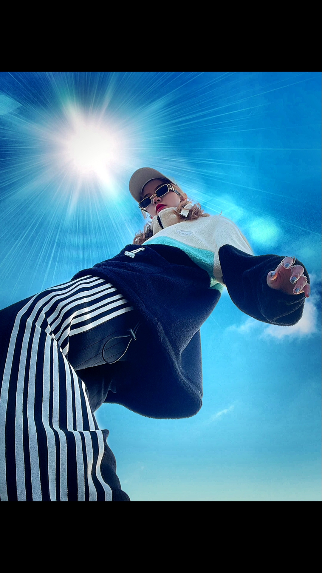 手机摄影#低角度仰拍,一个人也可以拍出大片