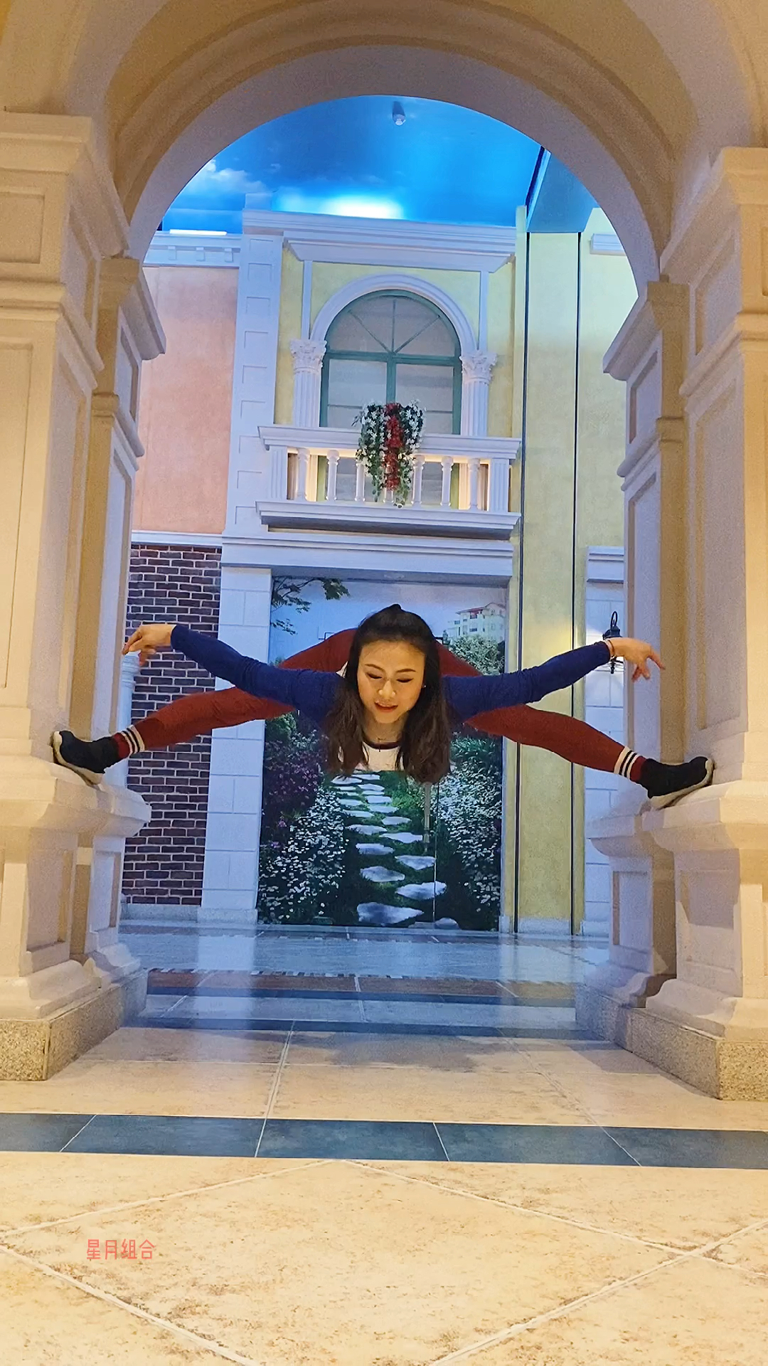 挂在墙上的一字马