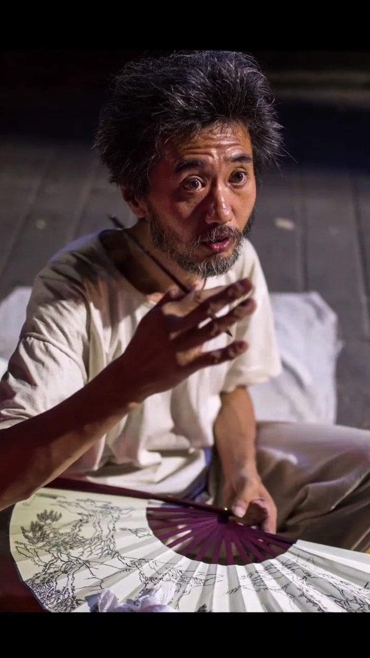 西安网红扇子哥老师平时在西安书院门画了一辈子的画不为金钱