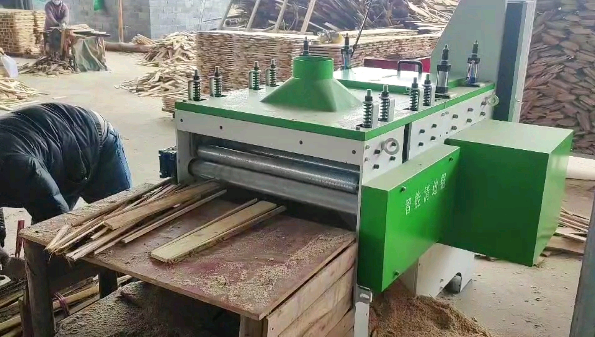 清边锯#创意机械智能清边机,木材加工厂老板不担心请不到清边工人了