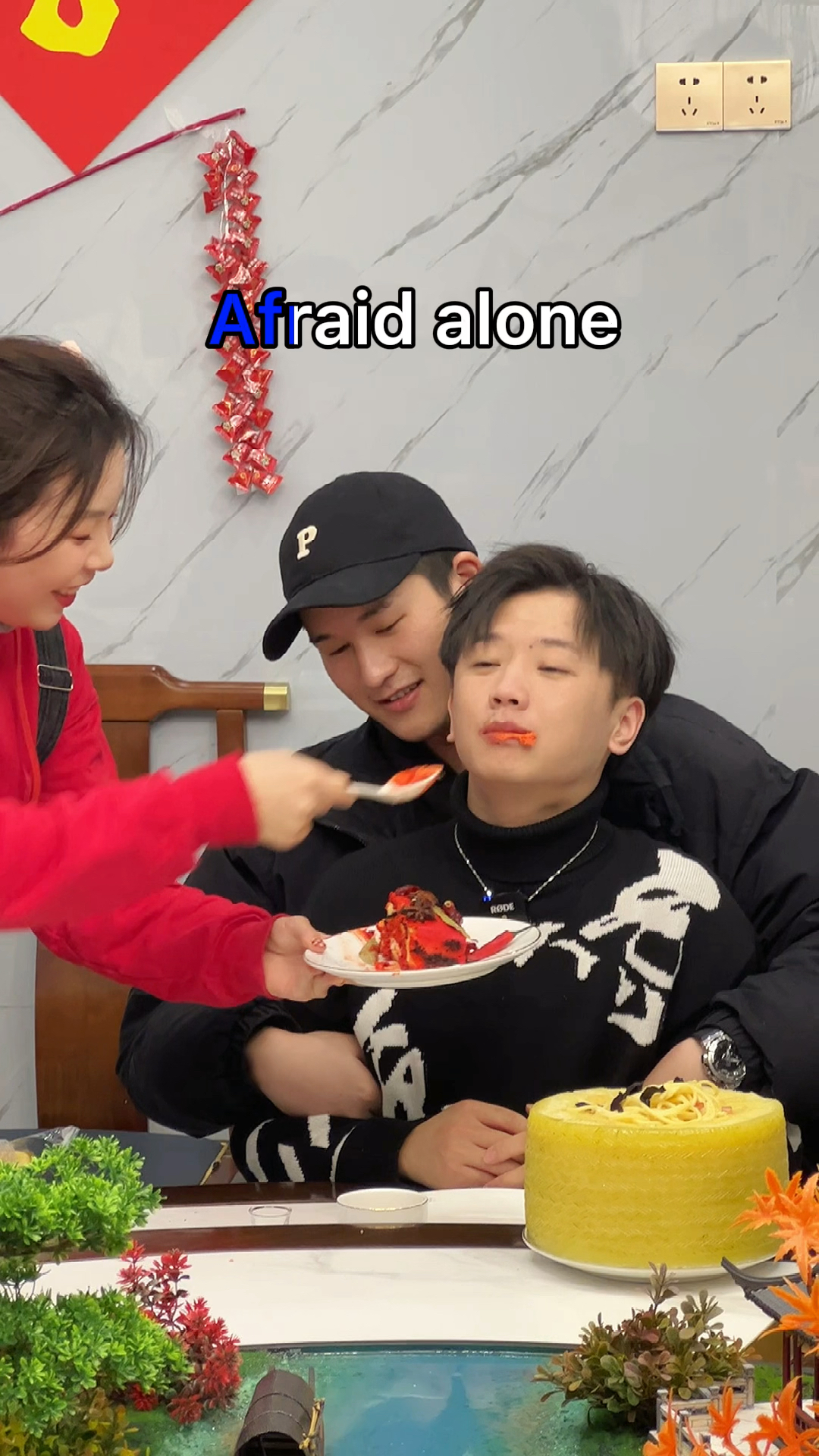 vlog日常去南翔家做客各大美食博主各显身手投喂南翔我秘制了巨无霸