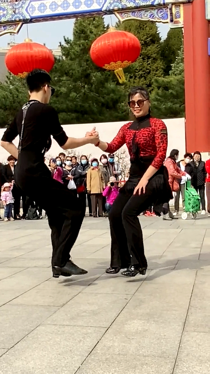 62岁王淑银老师和果果跳的太精彩啦