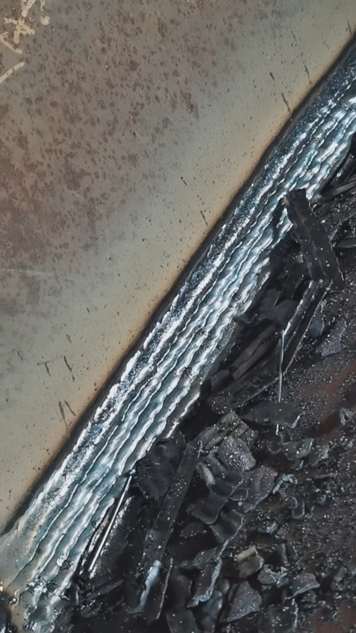 寻找最牛手艺人#钢结构二保焊,工资一天400,很辛苦!